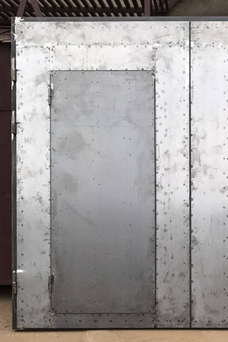 Калитка на двустворчатых противопожарных воротах