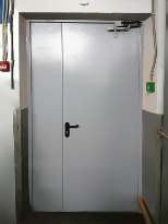 Полуторастворчатая дверь, фото внутренней стороны